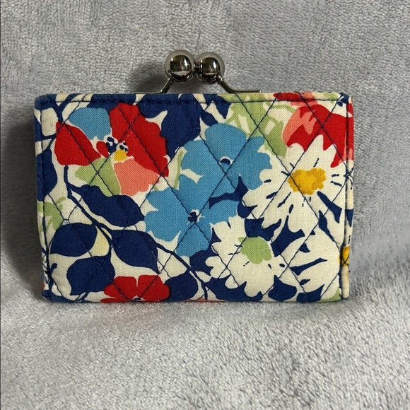 VERA BRADLEY Retired Pattern “Summer Cottage” Kisslock Wallet - Picture 2 of 6